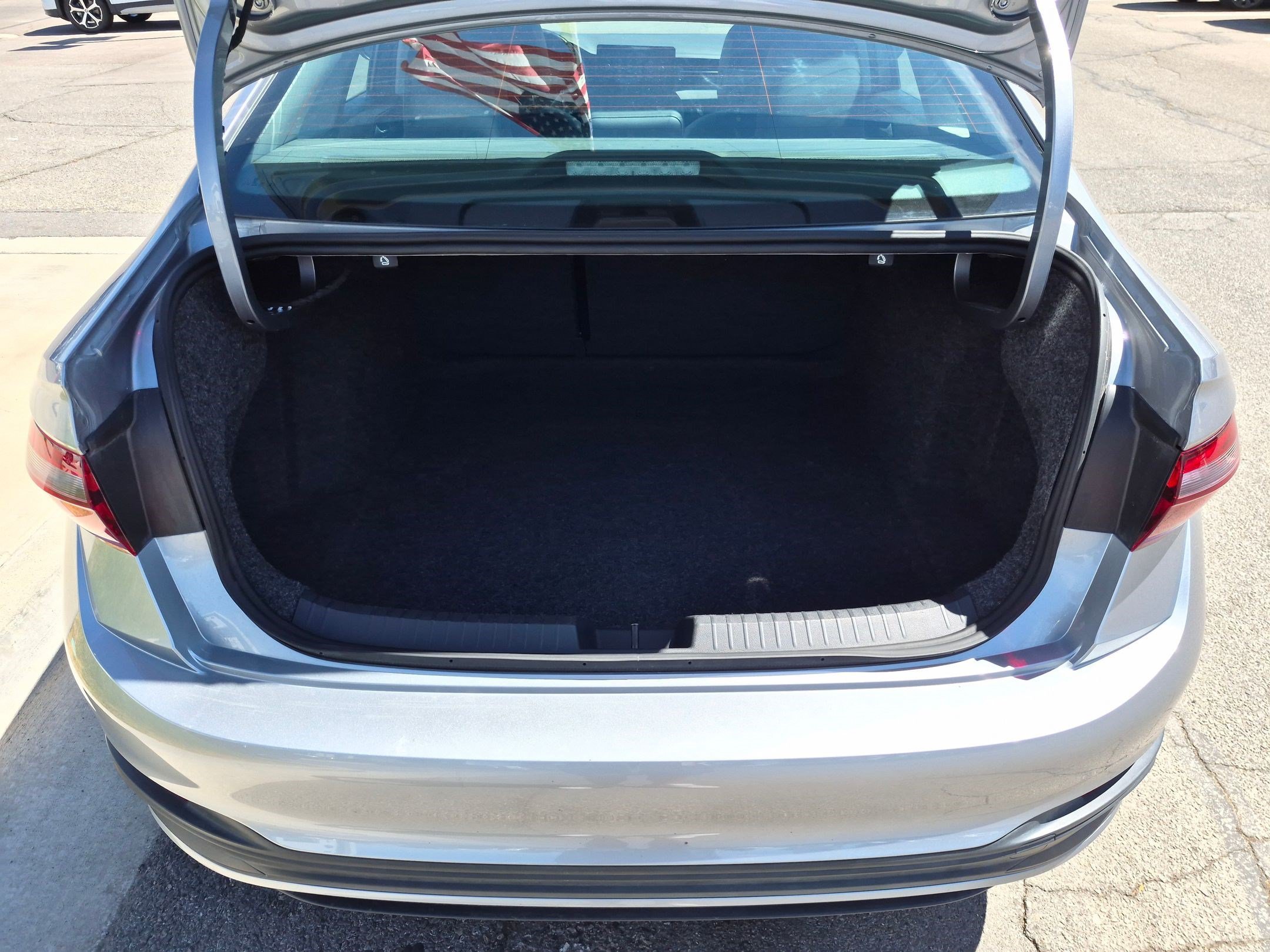 Certified Used 2025 Platinum Gray Metallic Volkswagen SE image 30