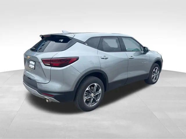 Used 2025 Gray Chevrolet LT image 6