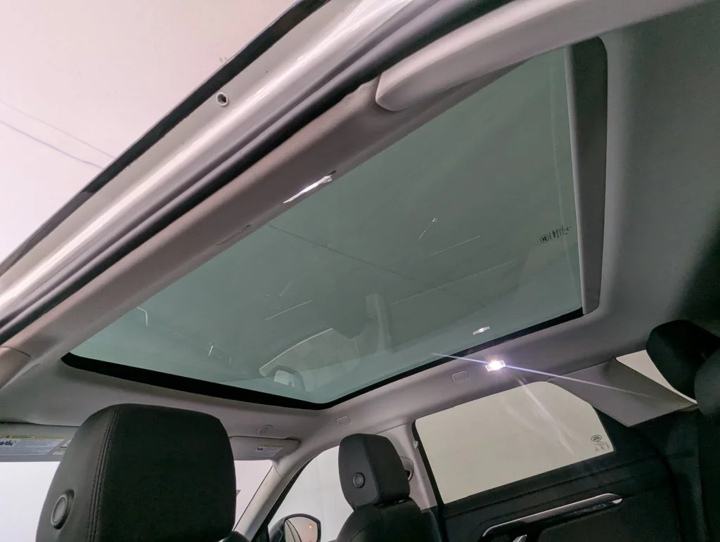 Used 2023 White Land Rover S image 14