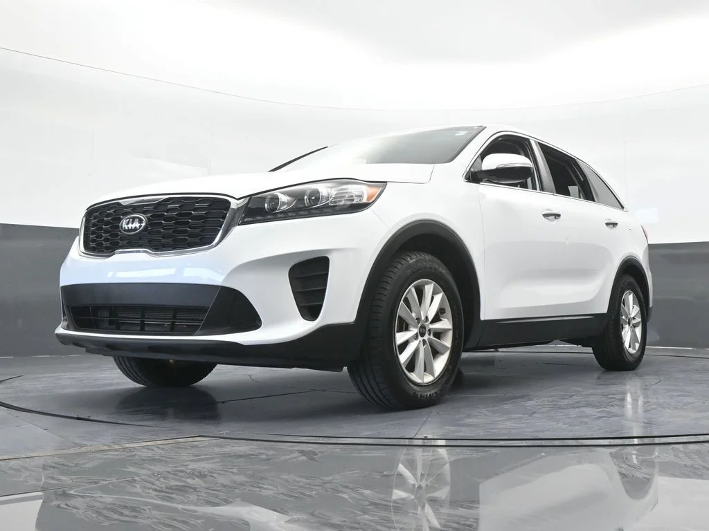 Used 2020 Snow White Pearl Kia LX image 48