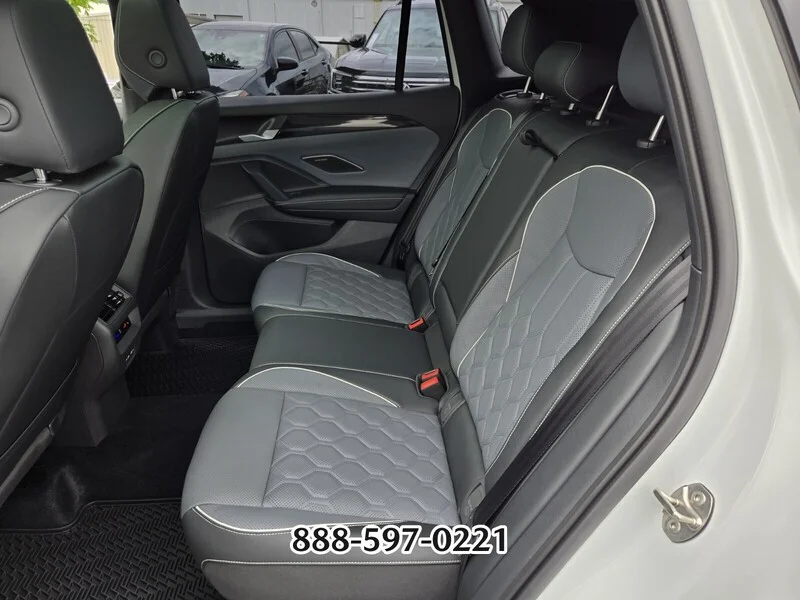 Used 2025 WHITE Volkswagen 2.0T SEL R-LINE image 12