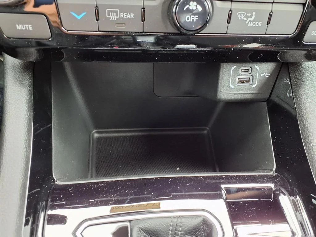 New 2026 Fathom Blue Pearl-Coat Exterior Paint Jeep Latitude image 10