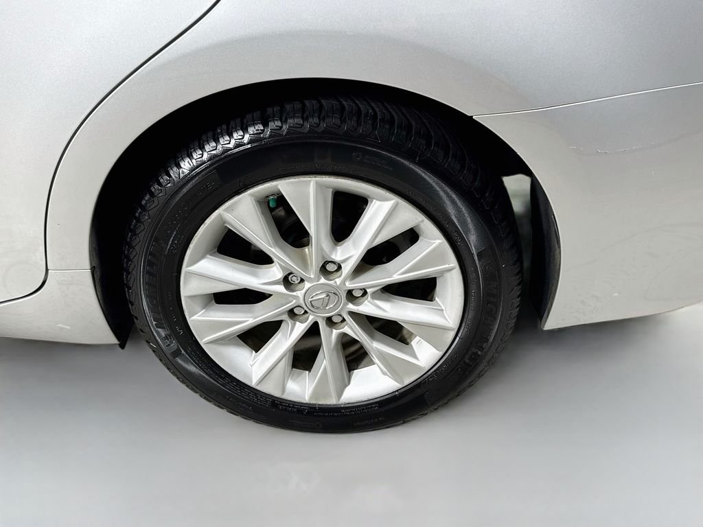Used 2013 Silver Lining Metallic Lexus Hybrid image 32