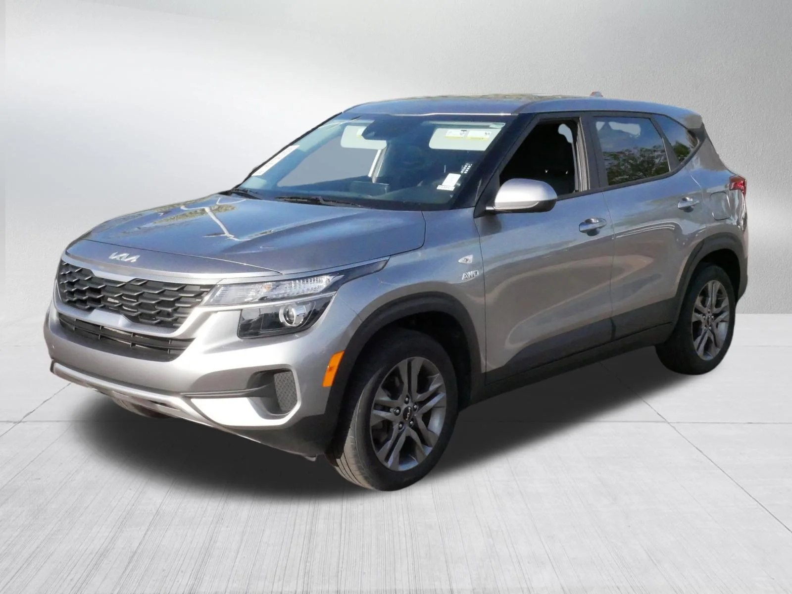 Used 2023 Steel Gray Kia LX image 3