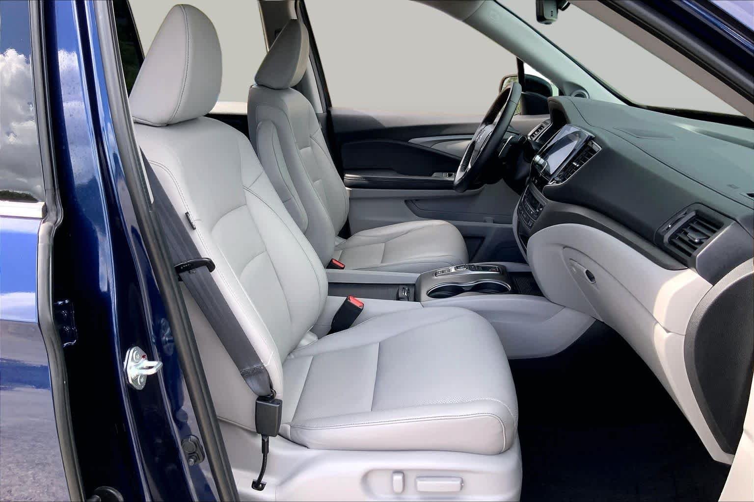 Used 2023 Obsidian Blue Pearl Honda RTL-E image 9