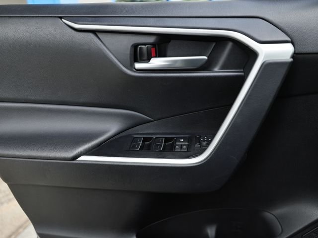 Used 2025 Silver Sky Metallic Toyota XLE image 15
