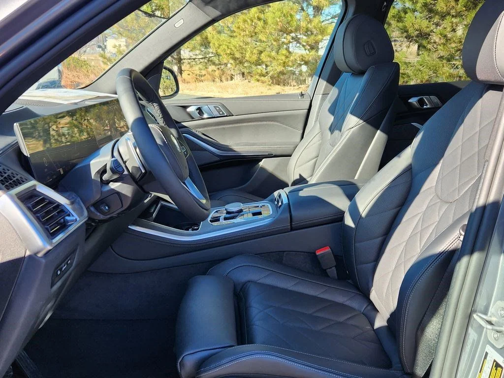 Used 2026 Skyscraper Grey Metallic BMW xDrive50e image 9