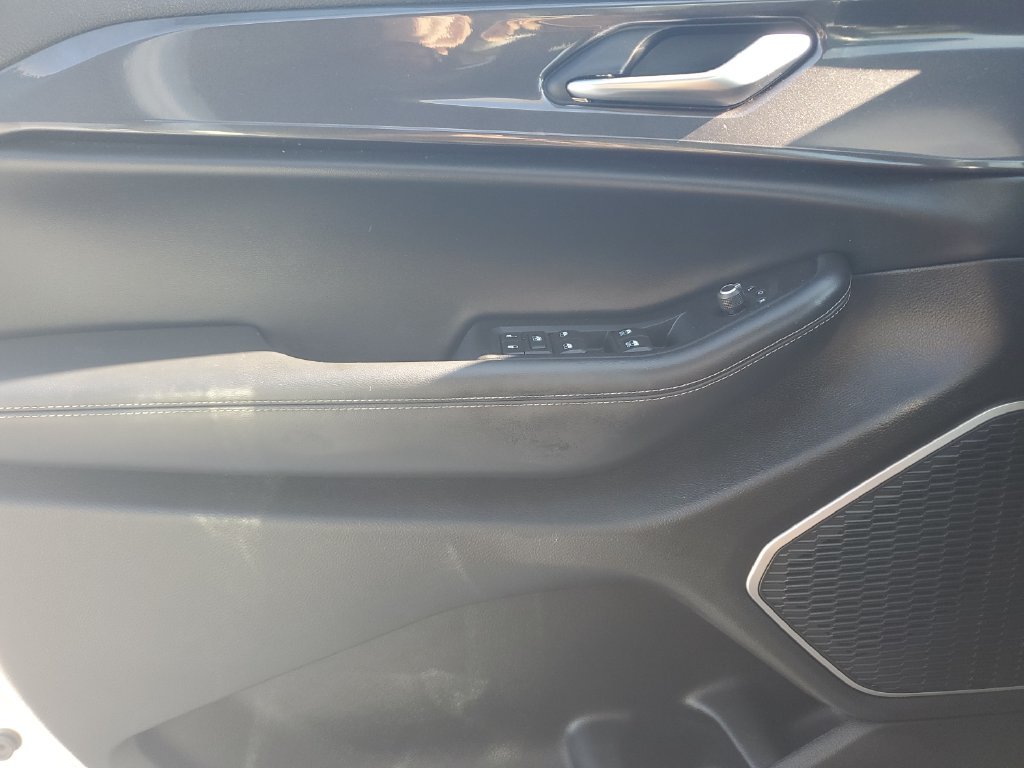 Used 2022 White Jeep Altitude image 18