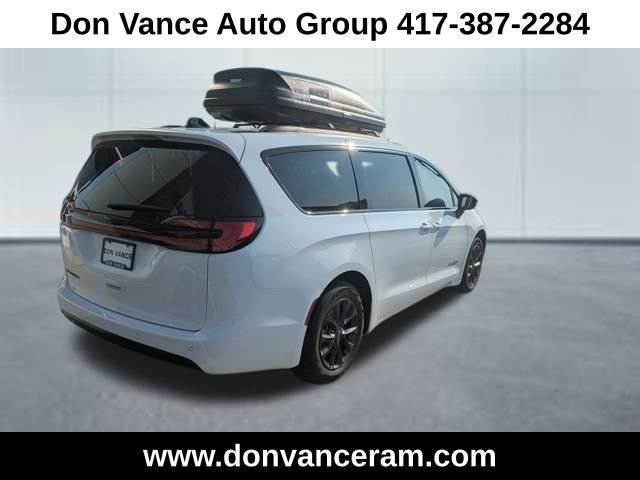 2025 Chrysler Pacifica Select - Photo 6