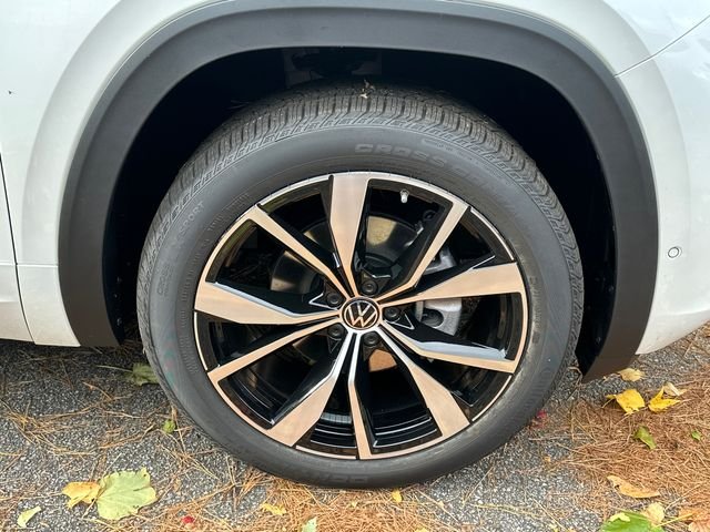 New 2026 White Volkswagen 2.0T SEL Premium R-Line image 12