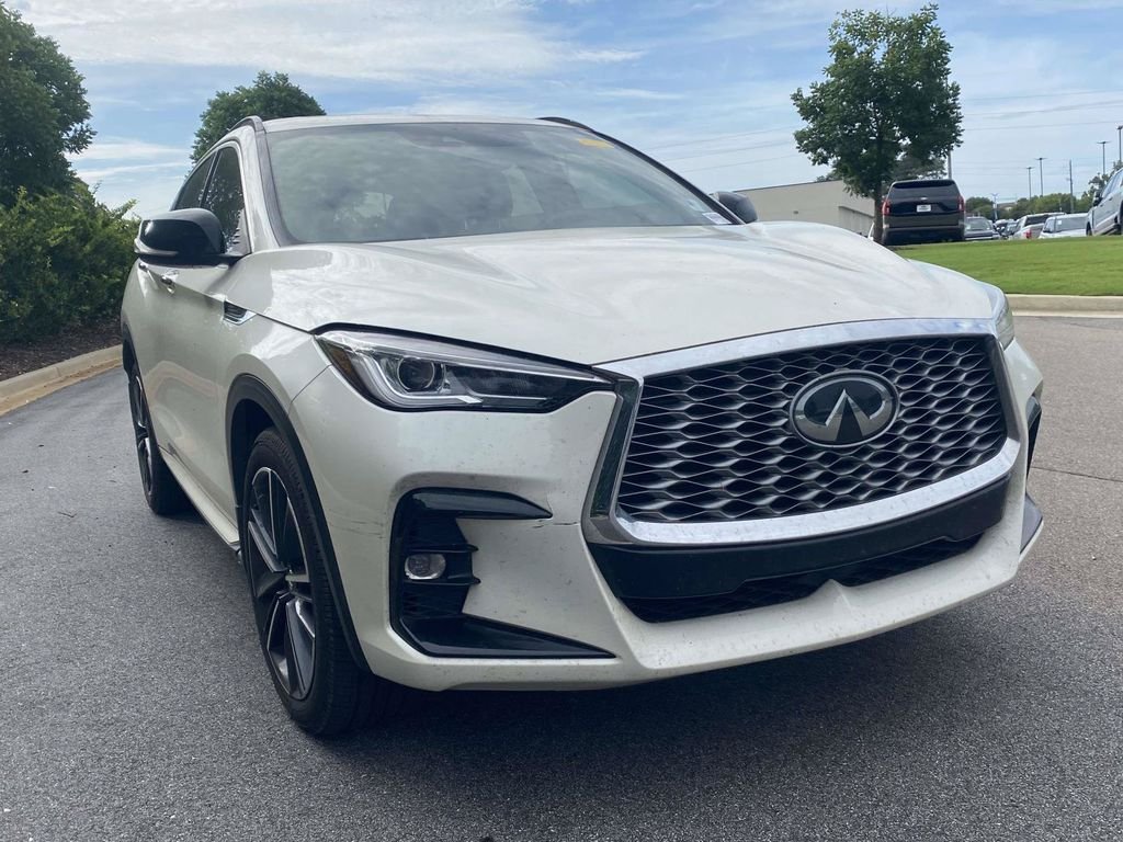 Used 2022 Majestic White INFINITI LUXE image 1