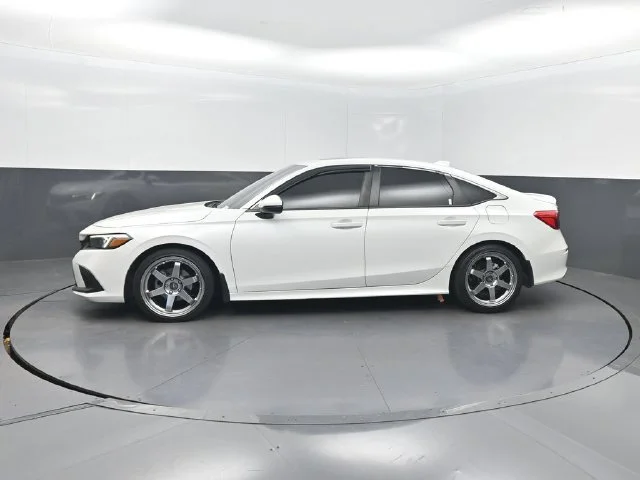 Used 2023 White Honda Touring image 3