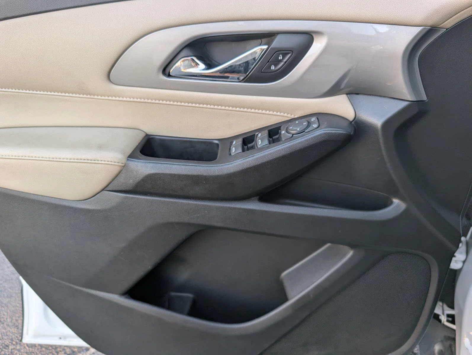 Used 2022 SUMMIT WHITE Chevrolet LS image 18