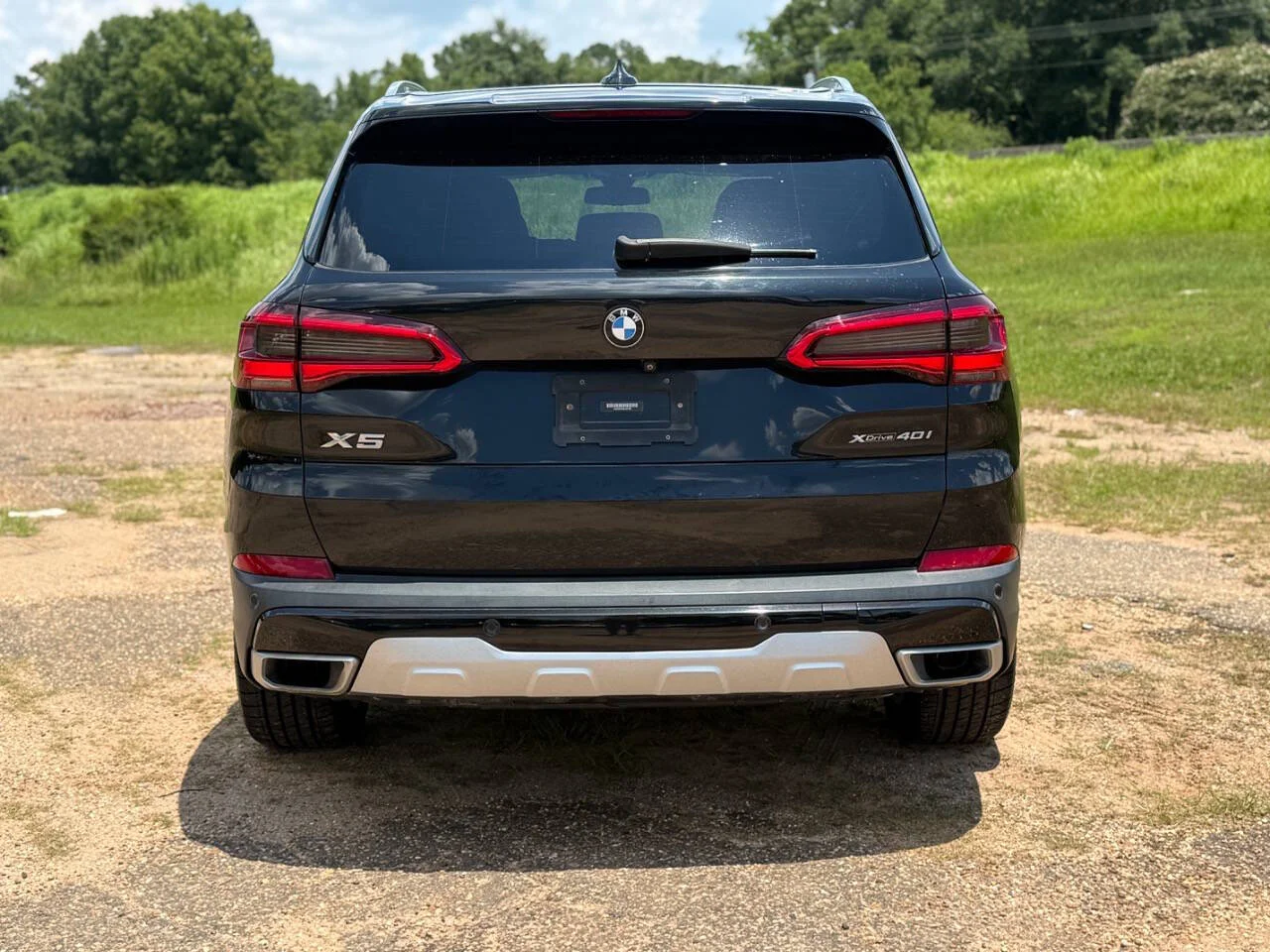 Used 2019 Black BMW xDrive40i AWD 4dr Sports Activity Vehicle image 4