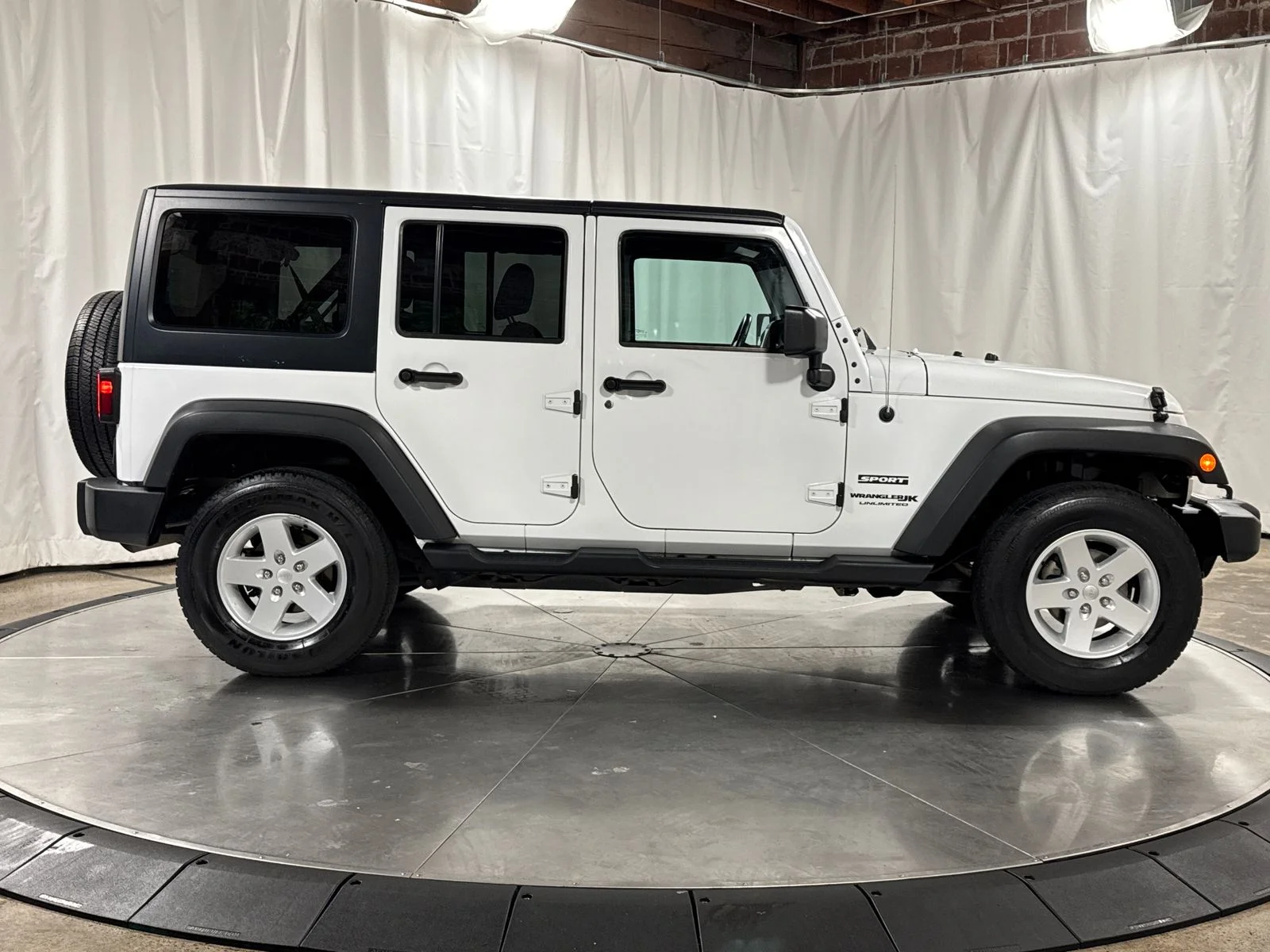 Used 2018 Bright White Clearcoat Jeep Unlimited Sport image 13