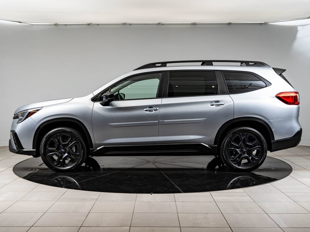 Used 2025 Ice Silver Metallic Subaru Onyx Edition image 5