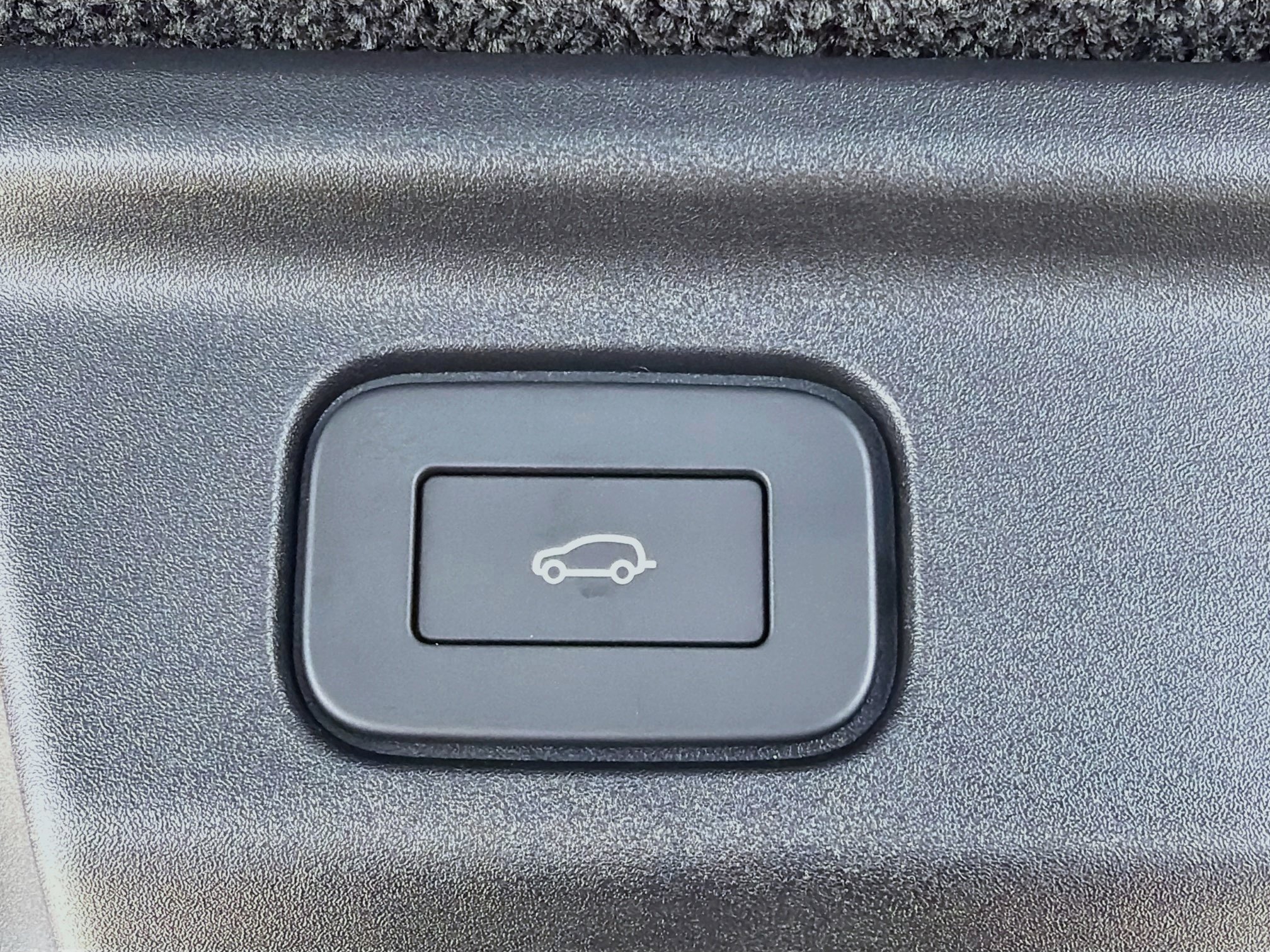 New 2026 Carpathian Grey Land Rover SE image 11