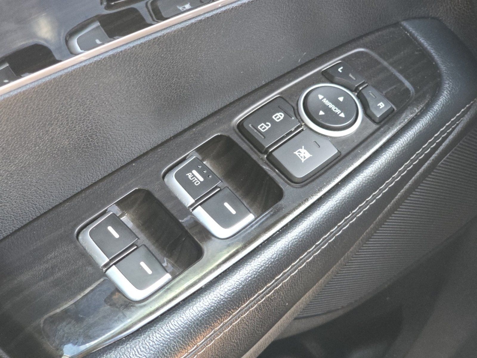 Used 2020 Silver Kia L image 22