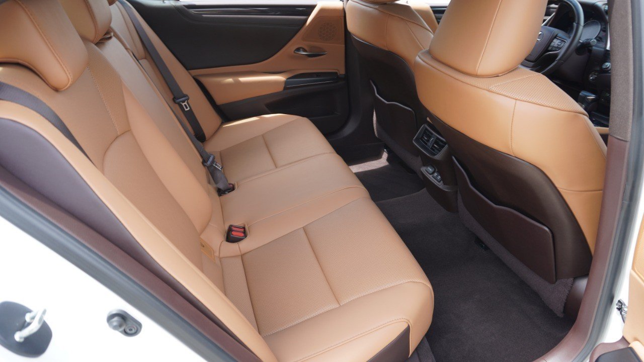 Certified Used 2021 White Lexus ES 350 image 31
