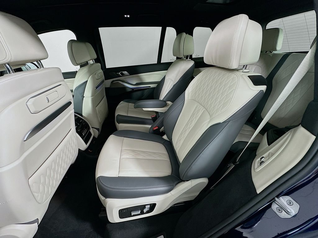 2025 BMW X7 M60i - Photo 25