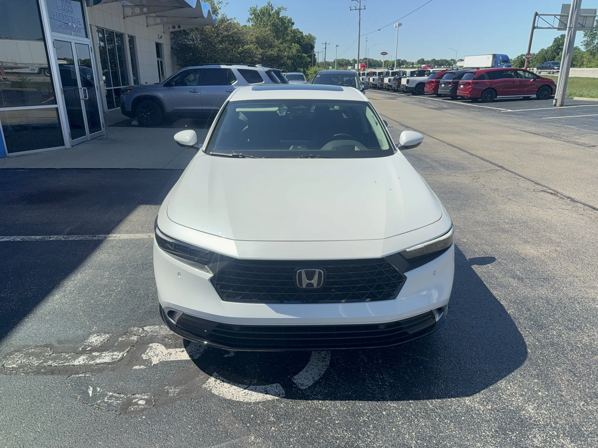 New 2026 Platinum White Pearl Honda Touring image 2