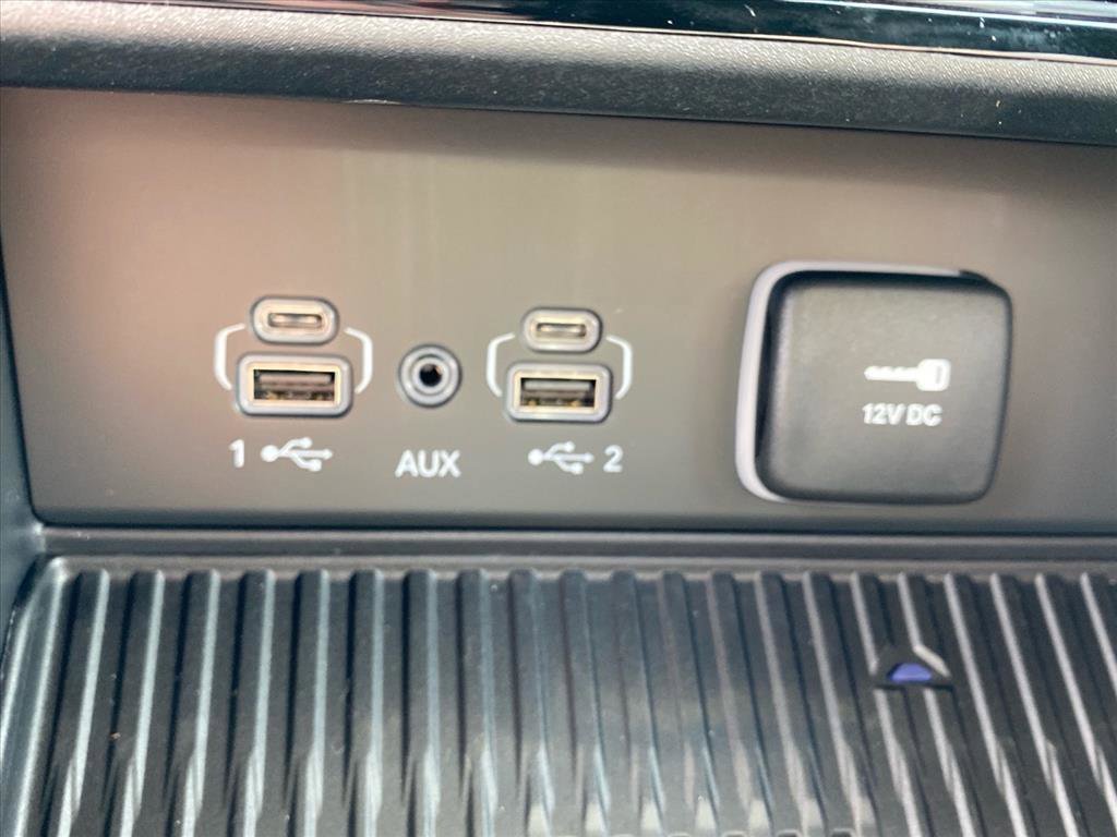New 2026 Silver Zynith Exterior Paint Jeep Laredo Altitude image 12