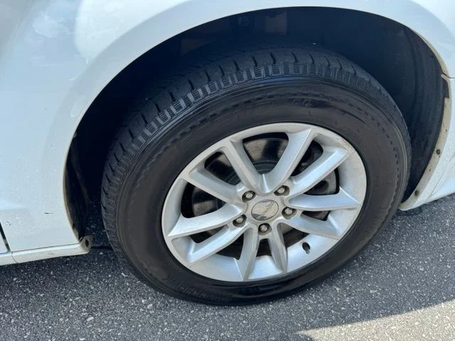 Used 2019 White Dodge SXT image 11