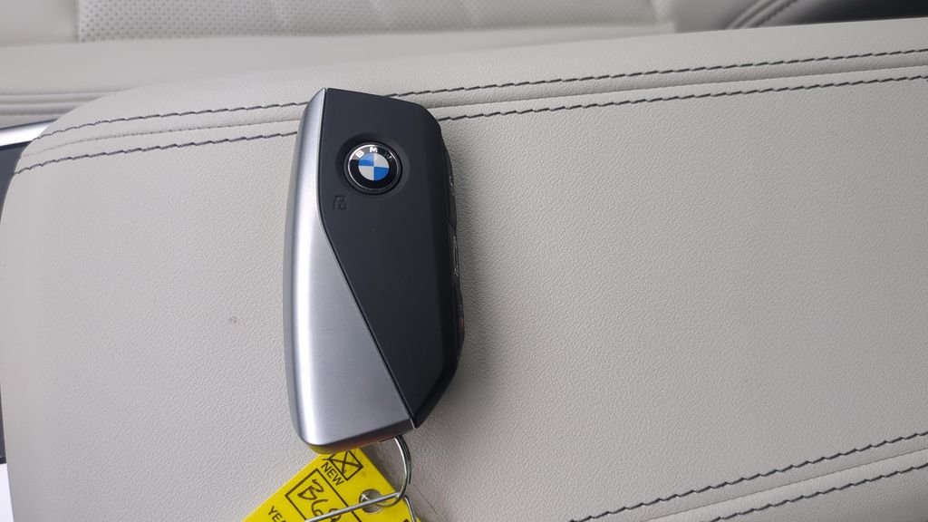 New 2026 Alpine White BMW xDrive28i image 25