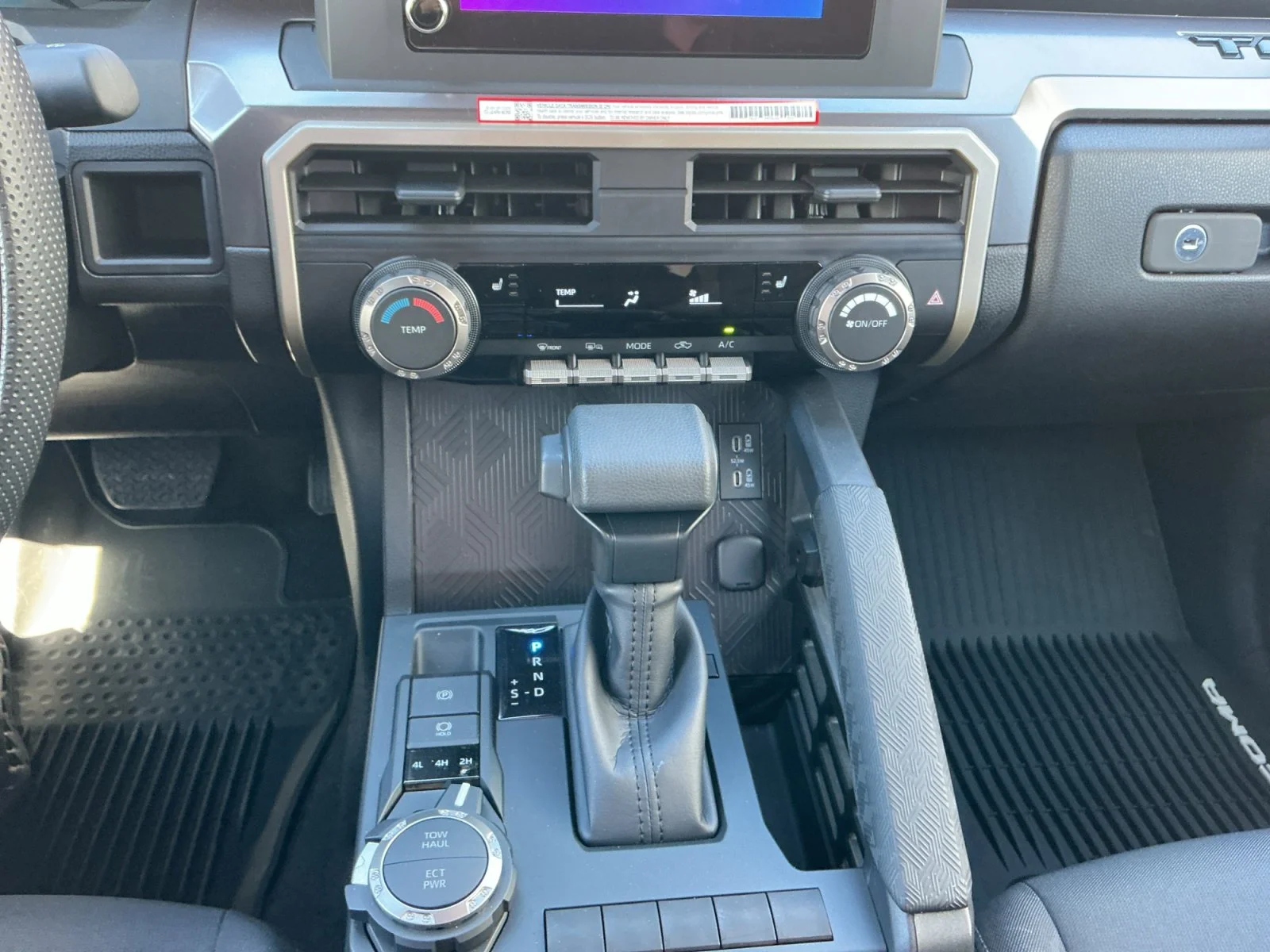 2025 Toyota Tacoma SR5 - Photo 11