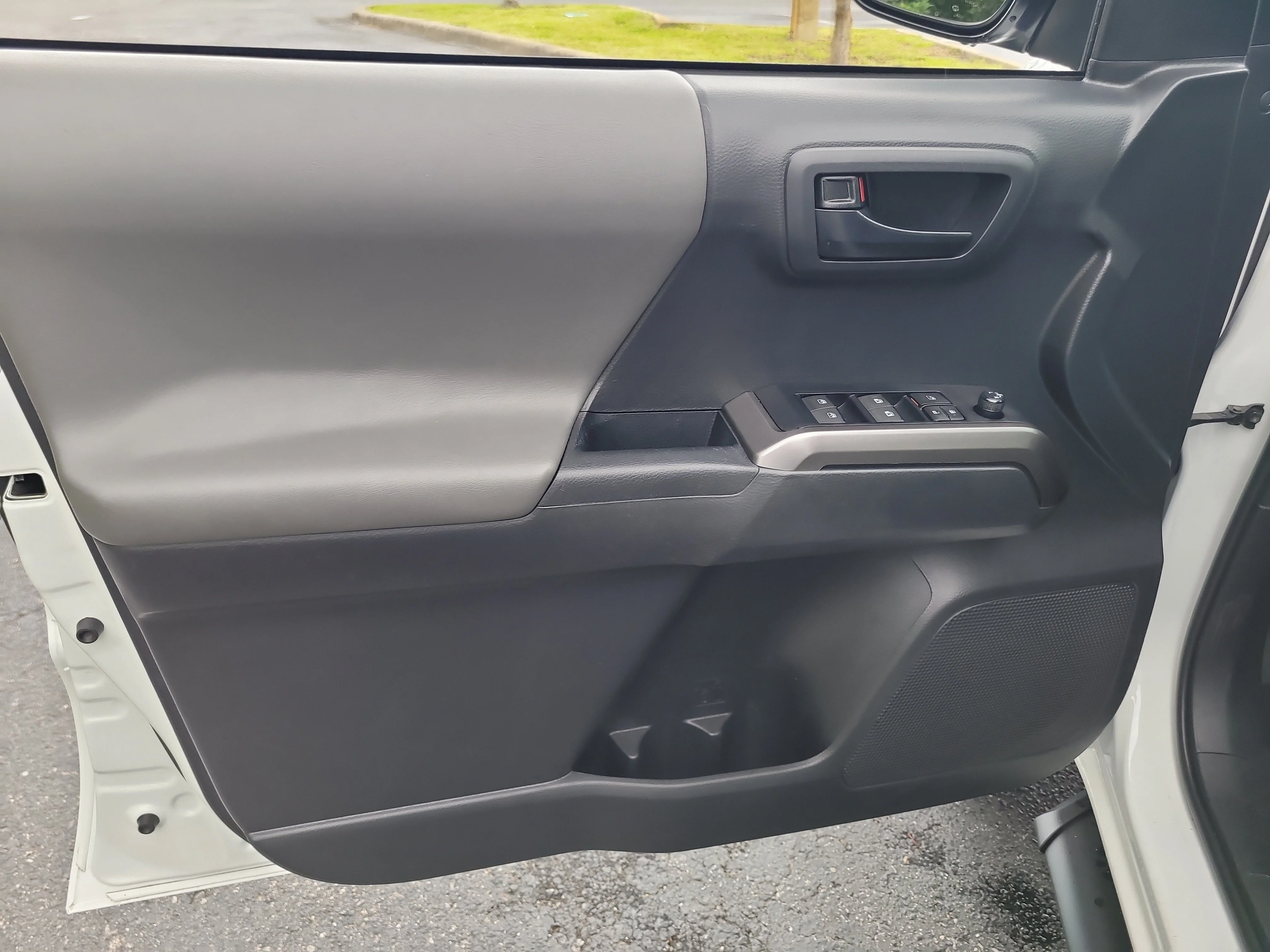 Certified Used 2023 Ice Toyota SR5 image 16