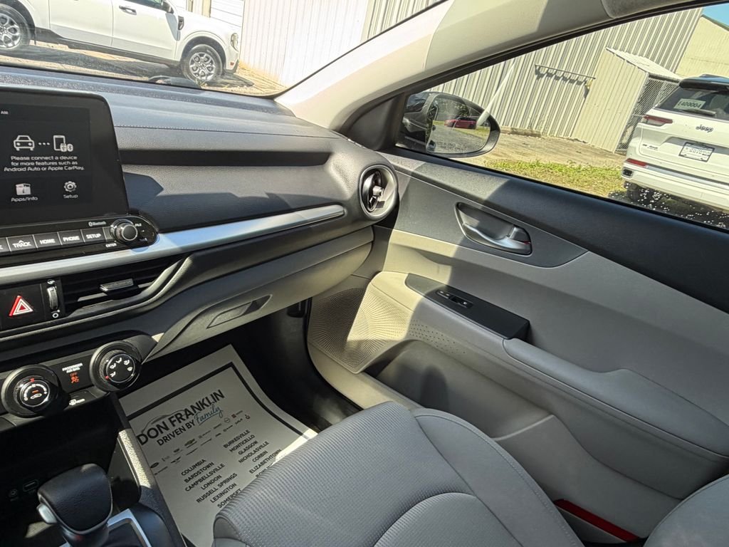 Used 2021 Black Kia LXS image 18