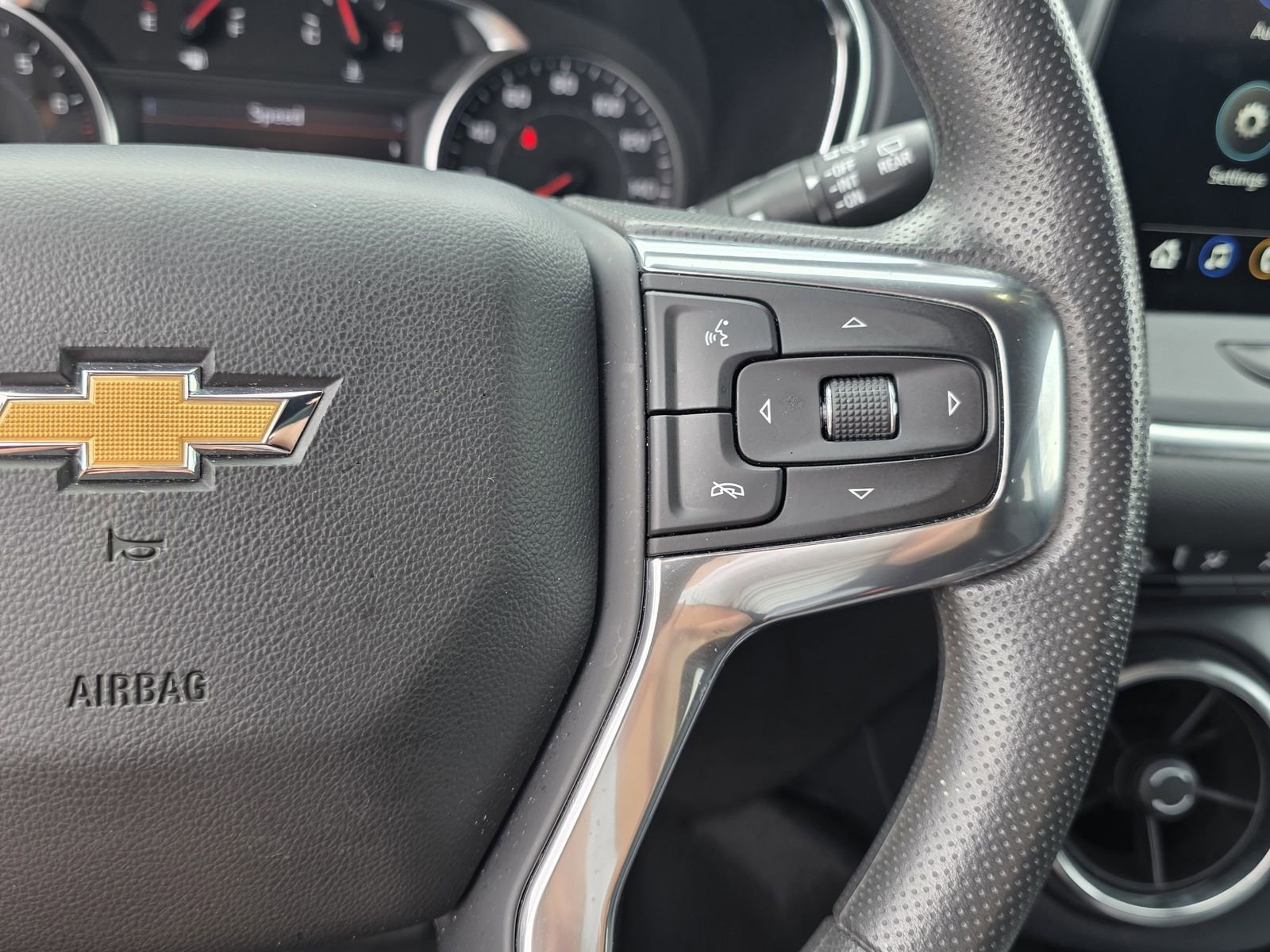 Used 2024 Summit White Chevrolet 2LT image 23