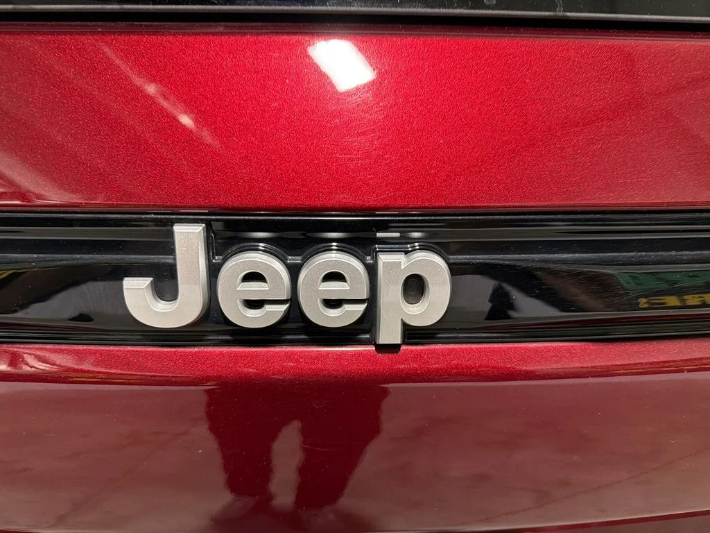 Certified Used 2025 Velvet Red Pearlcoat Jeep Summit image 9
