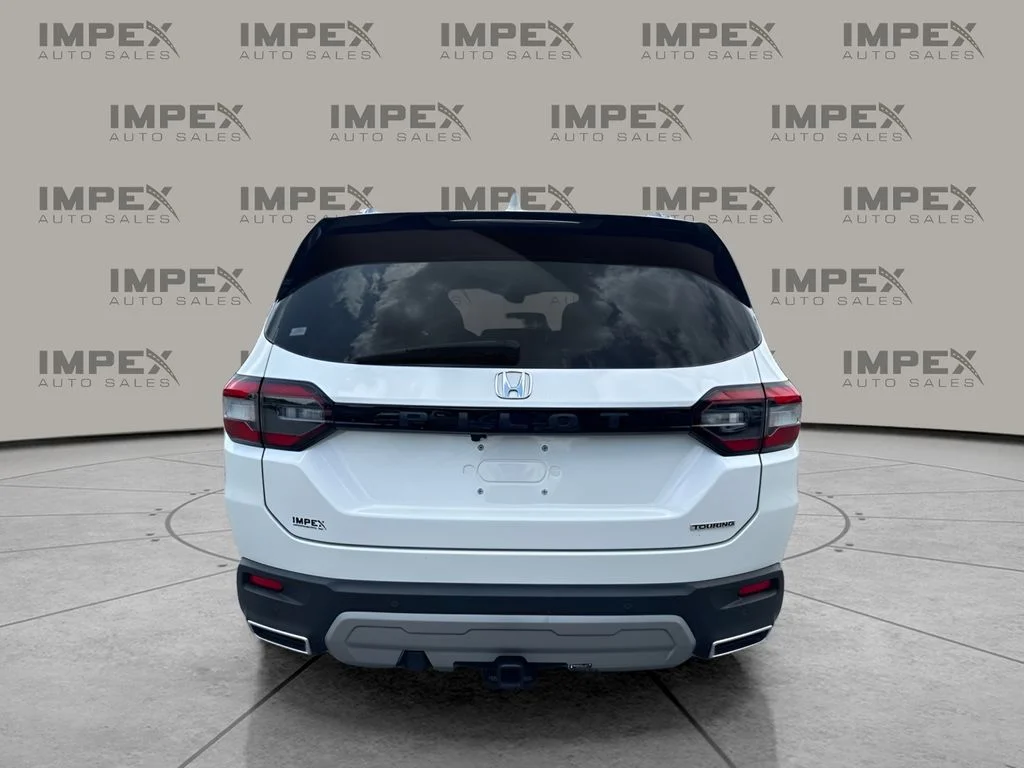 Used 2025  Honda Touring image 4