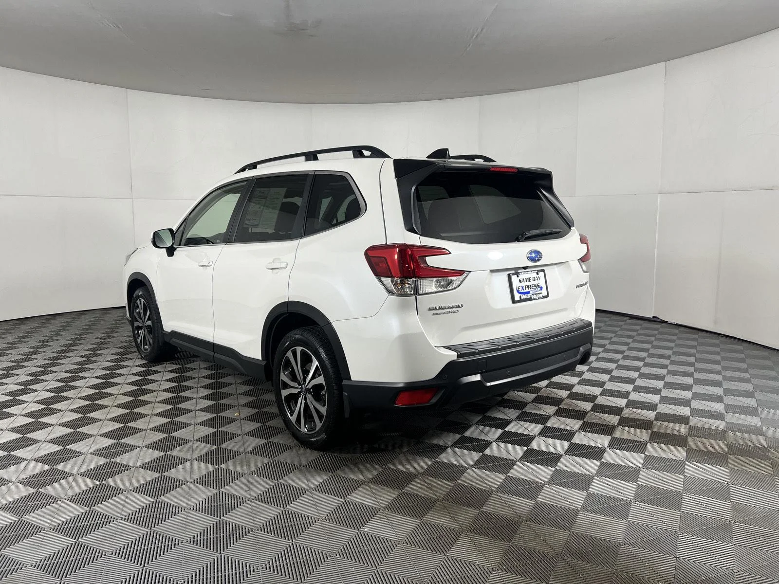Used 2024 Crystal White Pearl Subaru Limited image 7
