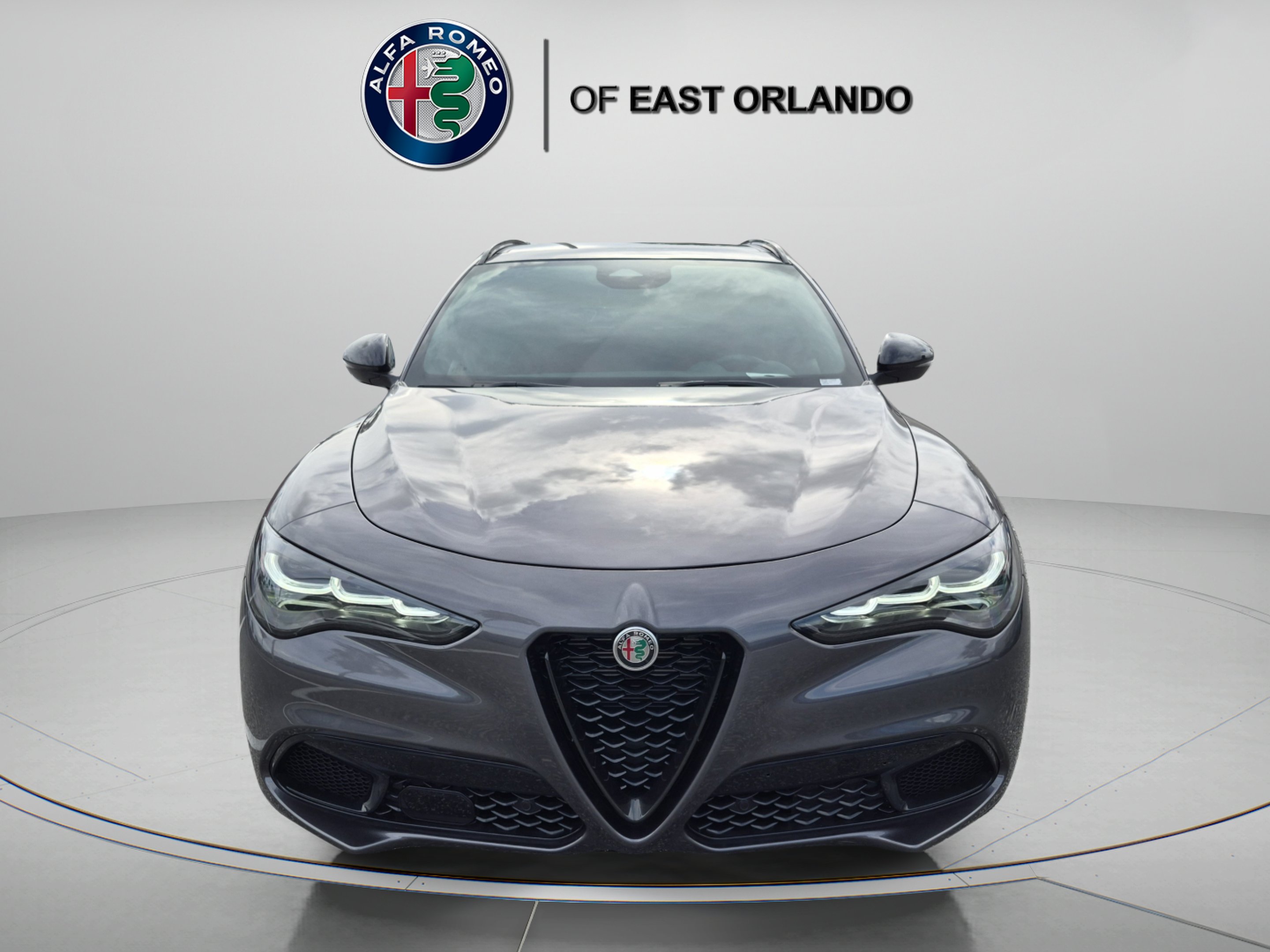 New 2026 Vesuvio Gray Metallic Exterior Paint Alfa Romeo  image 2