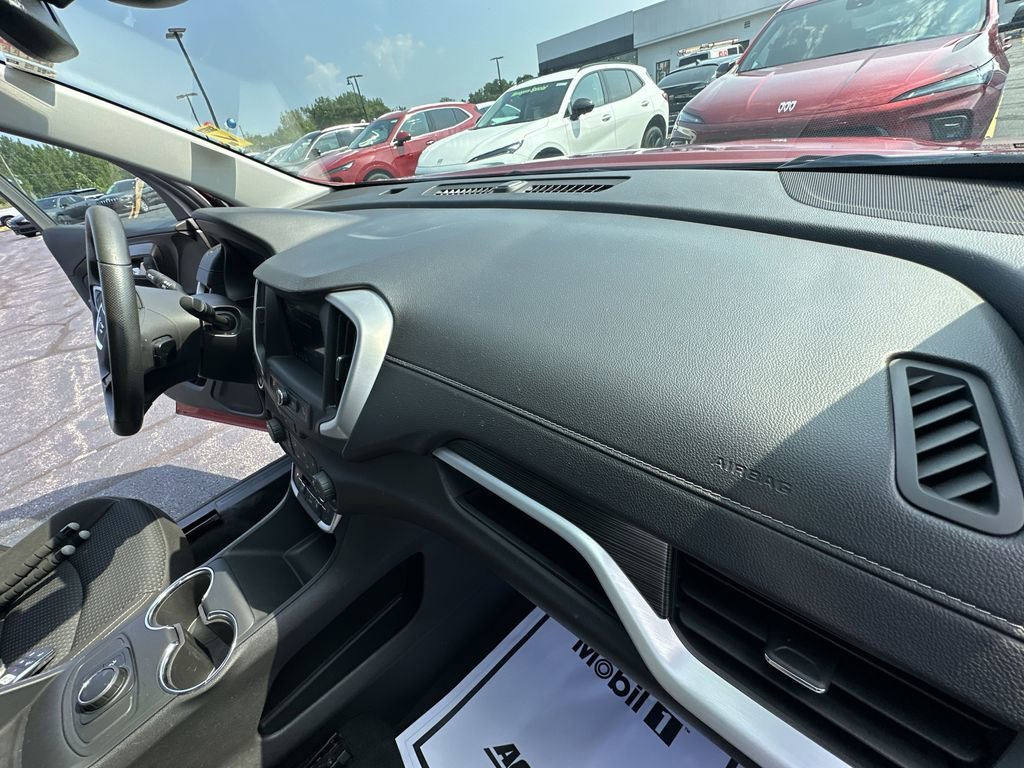 2024 GMC TERRAIN - Image 20