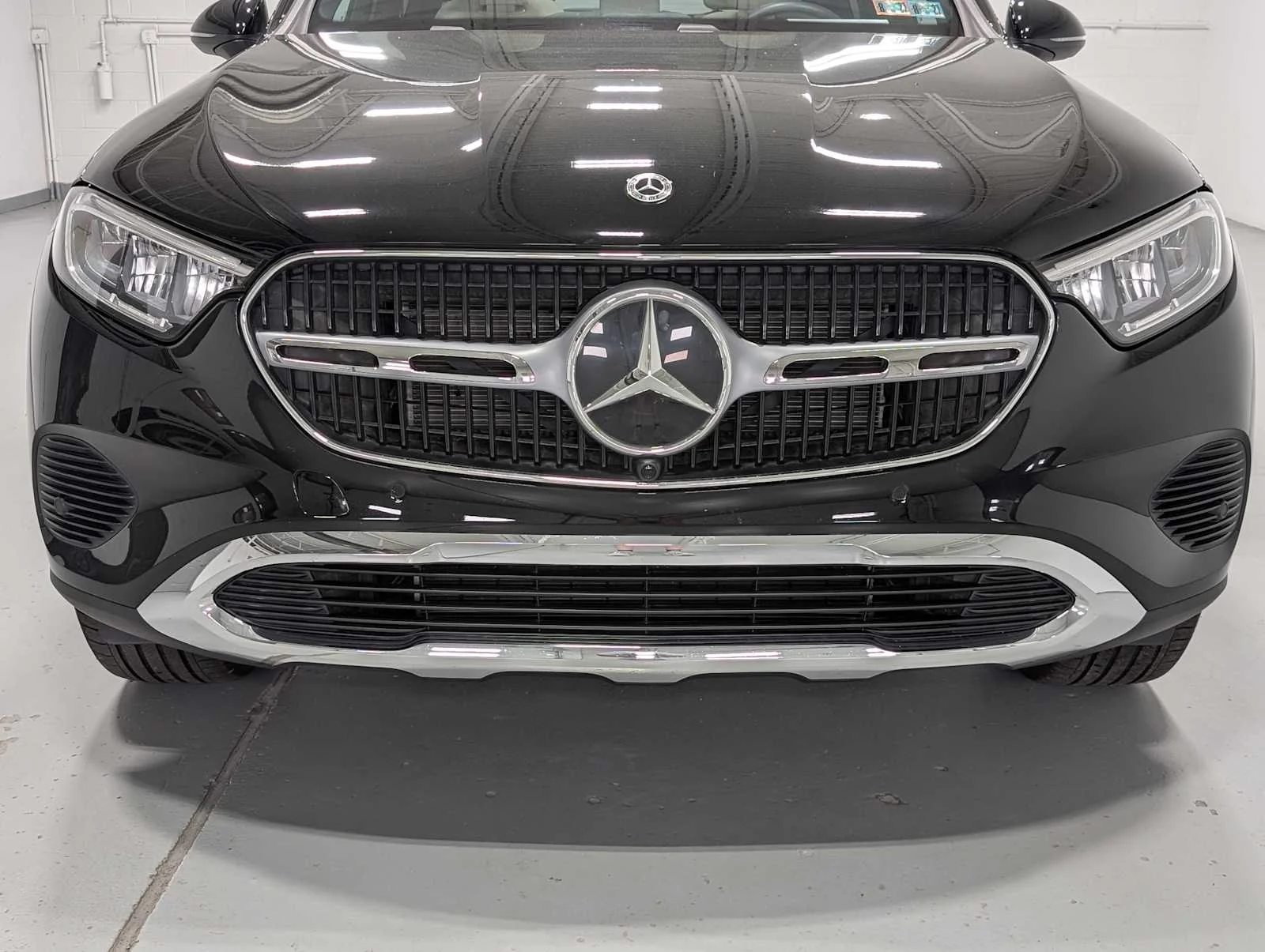 Used 2026  Mercedes-Benz GLC 300 image 2