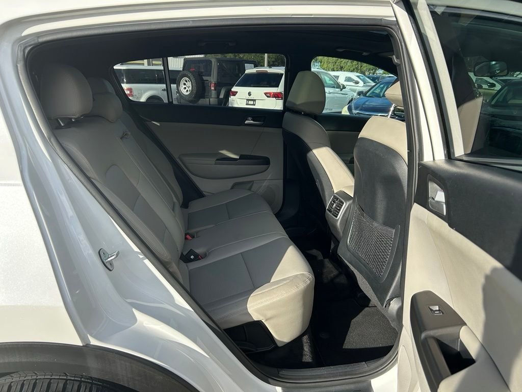 Used 2020 White Kia S image 41