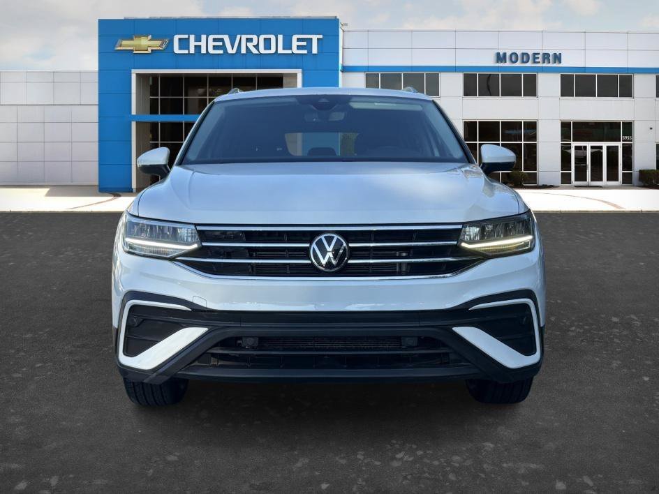 Used 2022 White Volkswagen SE image 7