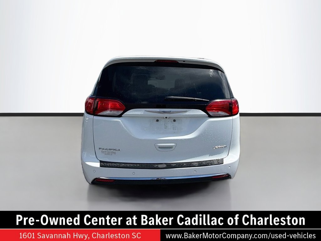 Used 2018 White Chrysler Limited image 6