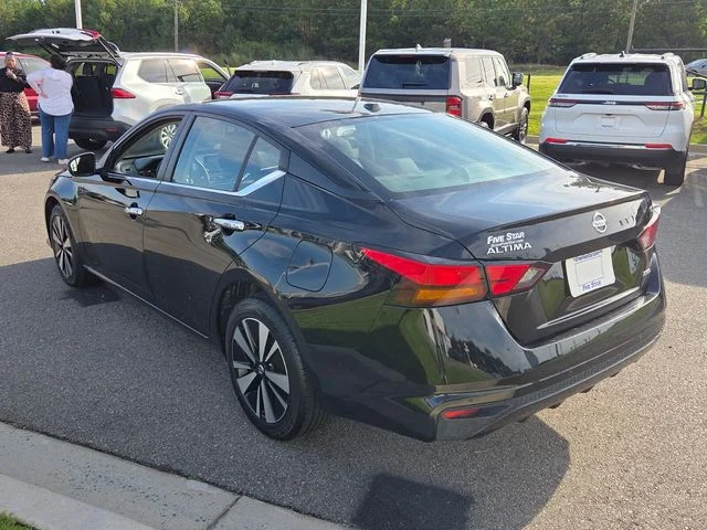 Used 2022 Black Nissan 2.5 SV image 10