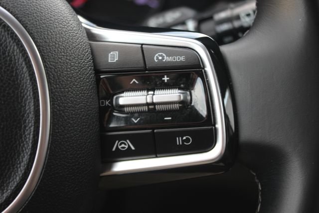 Used 2022 Red Kia S image 17