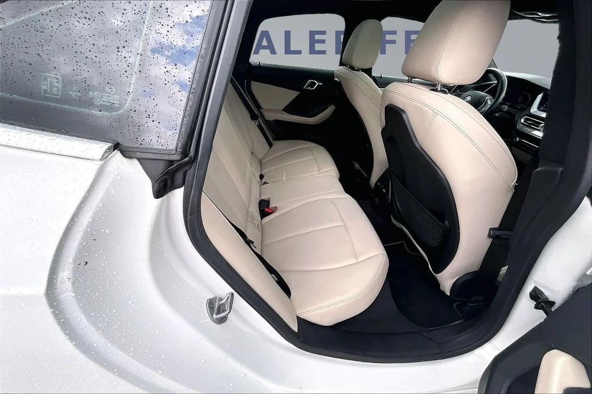 Used 2023  BMW i sDrive image 25