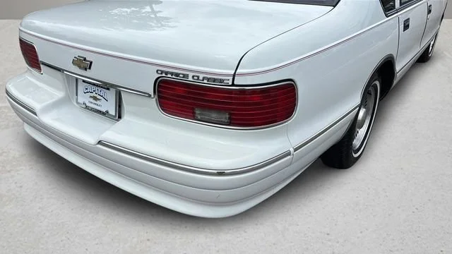 Used 1996 White Chevrolet 1SA Special Value Pkg image 33