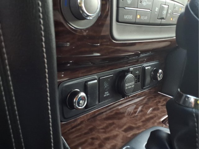 Used 2018 Blue Nissan Platinum image 9