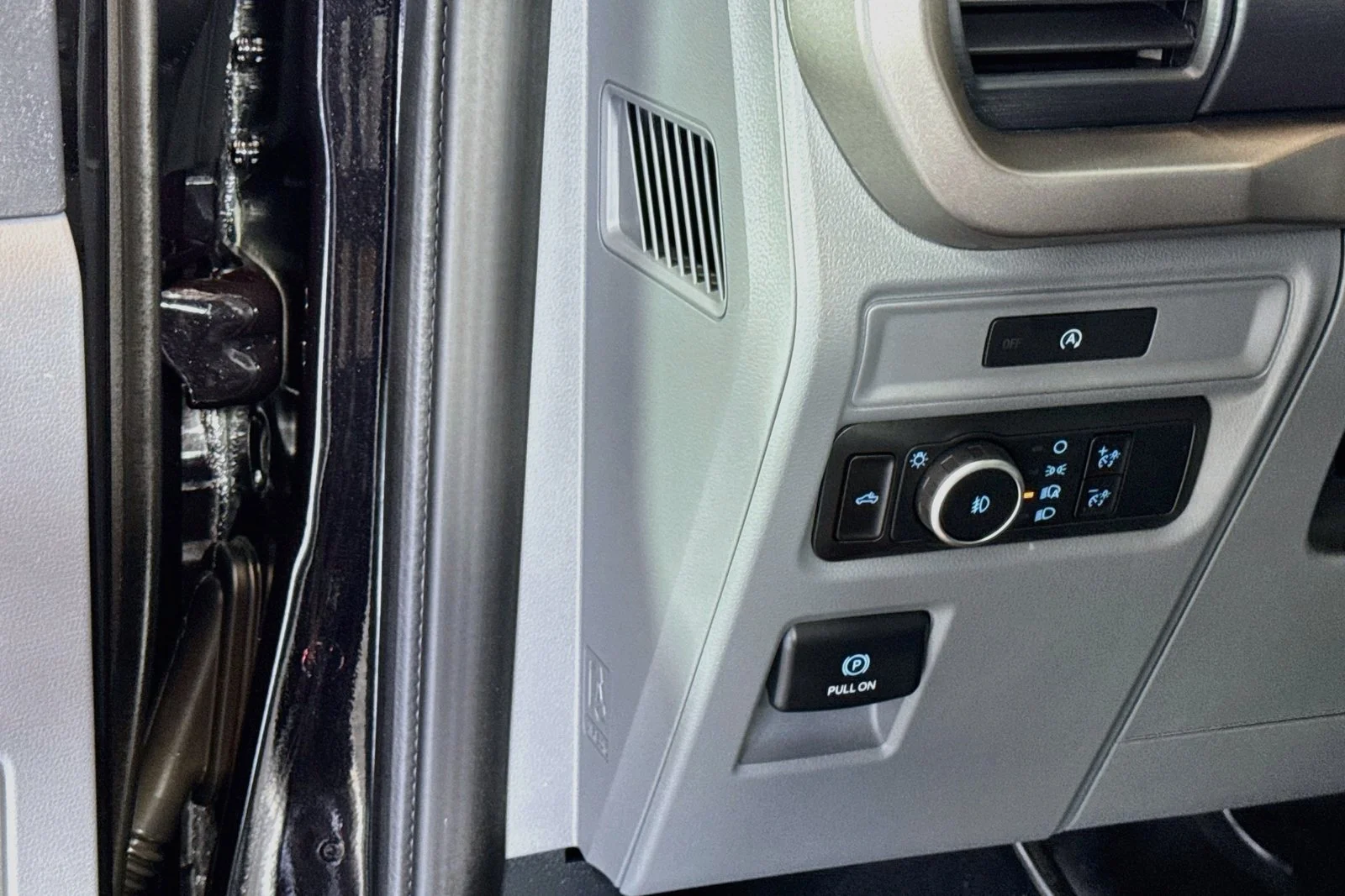 Used 2025 Agate Black Metallic Ford XLT image 10
