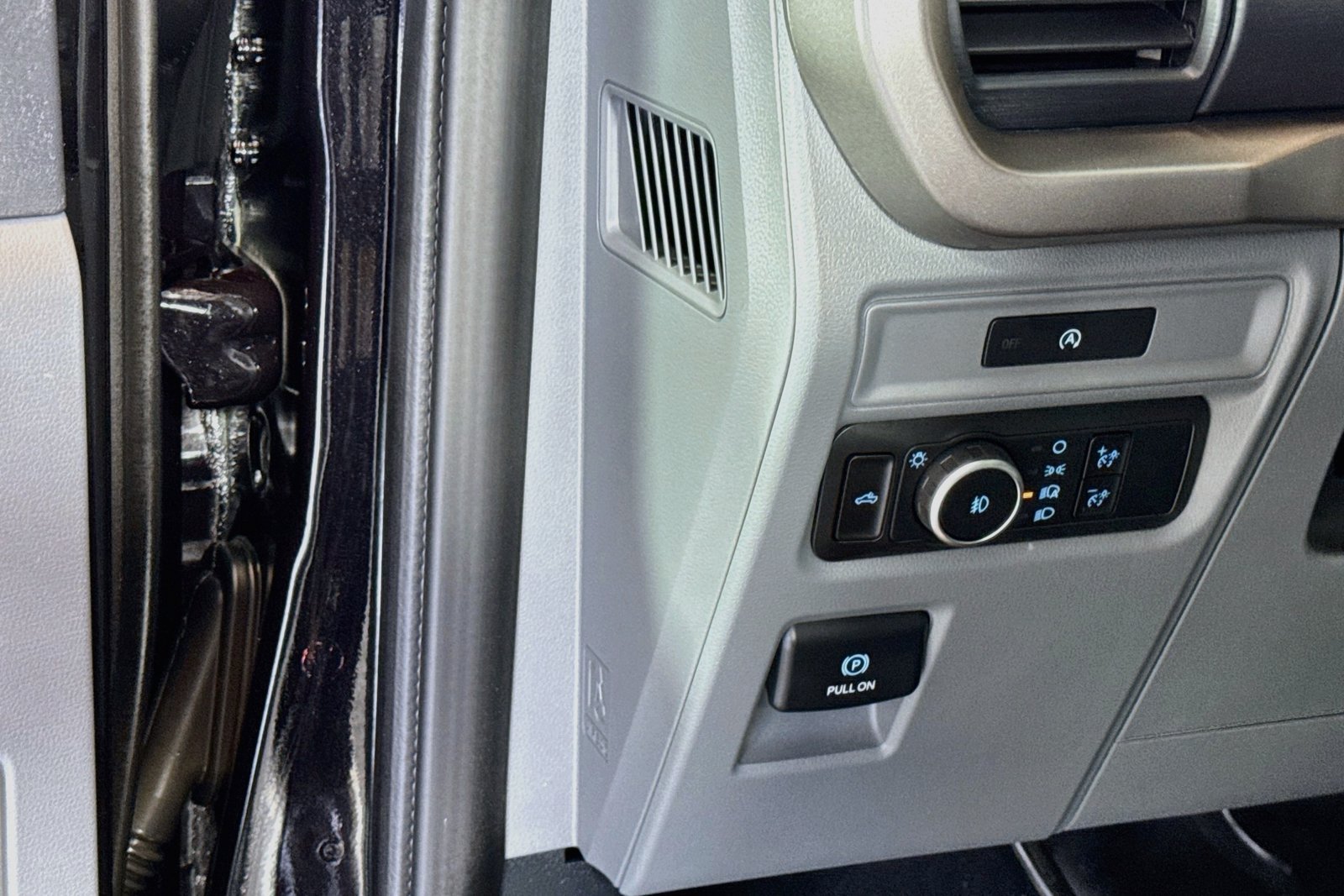 Used 2025 Agate Black Metallic Ford XLT image 10