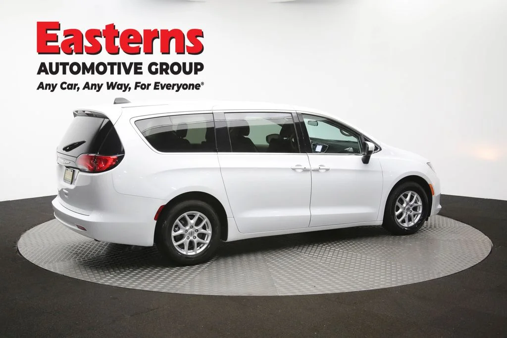 Used 2022 White Chrysler LX image 41