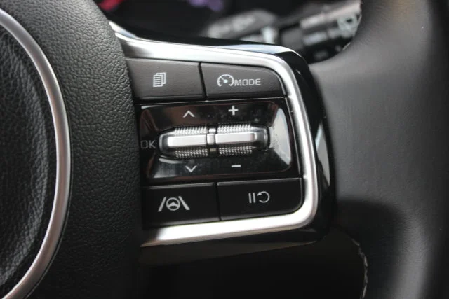 Used 2022 Red Kia S image 17